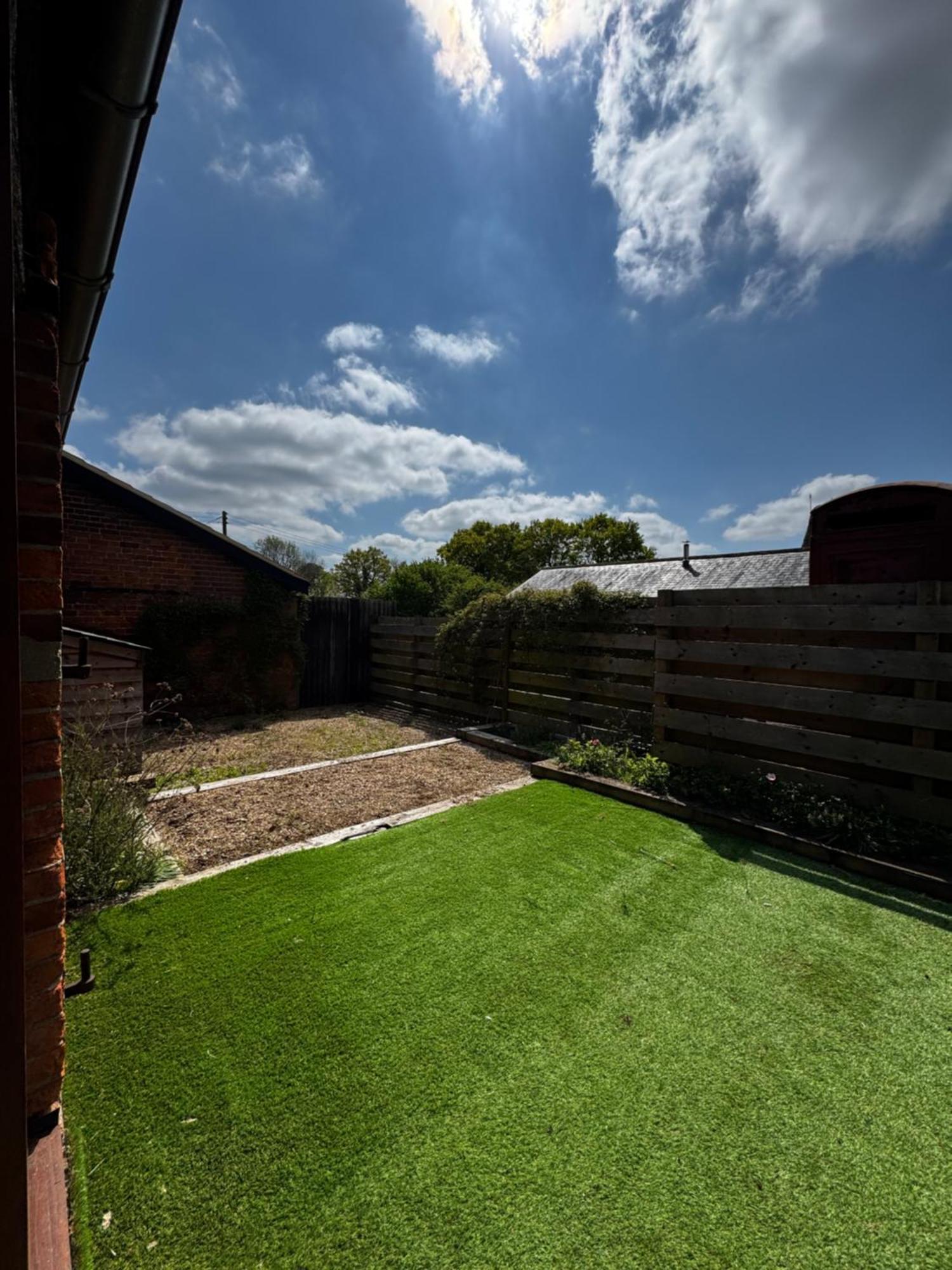 Вилла Brick Barn Холстед Экстерьер фото