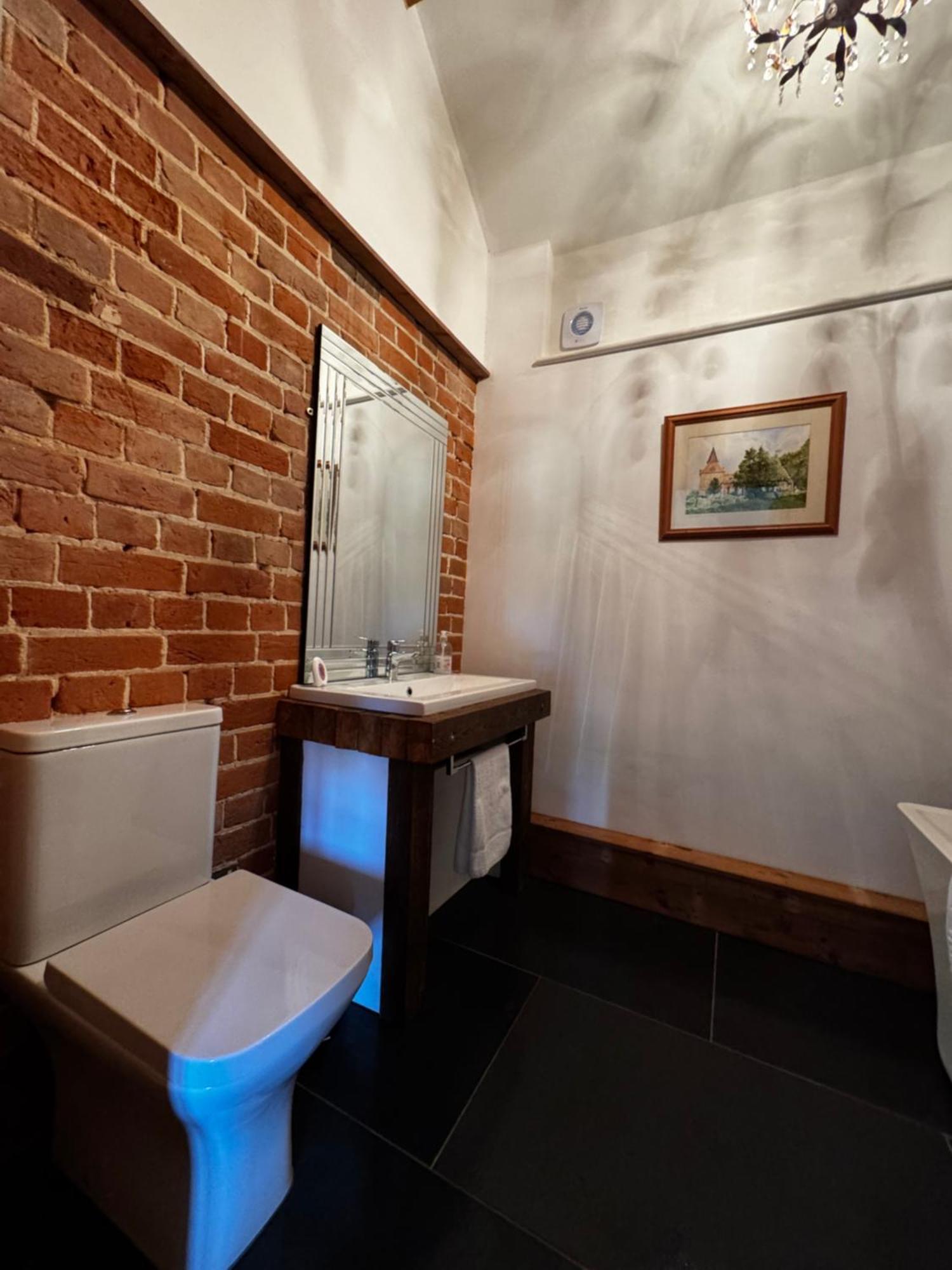 Вилла Brick Barn Холстед Экстерьер фото